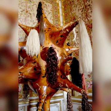 Perruque, Joana Vasconcelos | photo © Sortiraparis.com