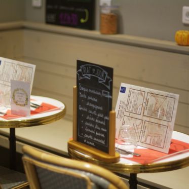 Biocoop Boétie inaugure son coin-repas