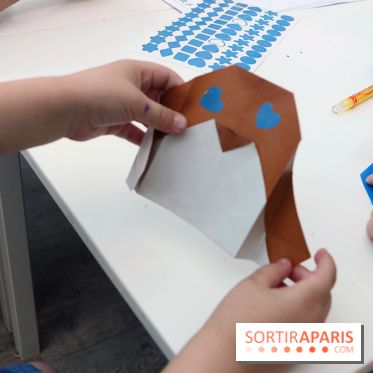 700 animaux en origami envahissent Beaugrenelle !