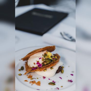 Saint Valentin : dîner et spectacle burlesque à la Nouvelle Seine