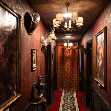 La Crypte : l'escape game qui fait tourner les tables au Donjon de Paris