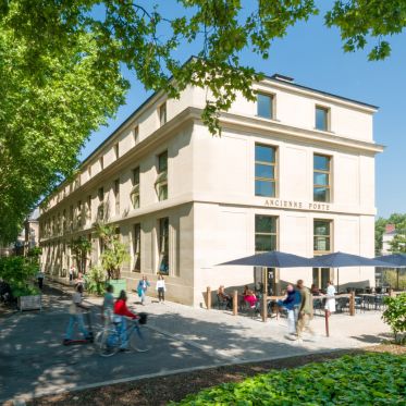 Versailles culturellement : interview du maire François de Mazières entre théâtre et patrimoine