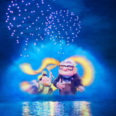 Disney Cascade of Lights à Disneyland Paris : le nouveau show nocturne sur Adventure Bay