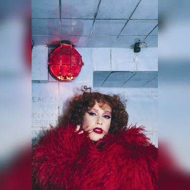 Les Meneuses : la revue qui revisite le cabaret au Théâtre Les Étoiles