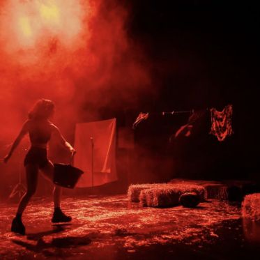 Queen Kong au Théâtre Paris-Villette : un cri de liberté contre les normes sociales