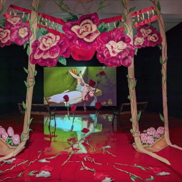 Pauline Curnier Jardin au Palais de Tokyo : une exposition entre mythes et normes sociales