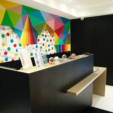 L'Hôtel Palais de Chaillot s'offre un nouvel espace signé Okuda San Miguel
