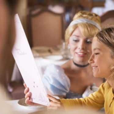 Petit-déjeuner royal avec les princesses à Disneyland Paris