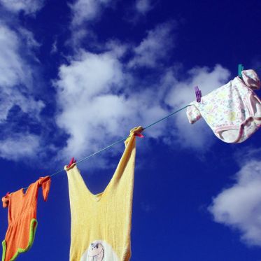Coronavirus : peut-on faire sécher son linge dehors ?