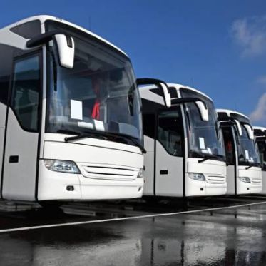 Opération escargot de cars sur le périphérique pour protester contre le plan Tourisme