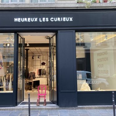 Heureux Les Curieux ouvre un Pop up store sur la mode éco-responsable dans le haut Marais