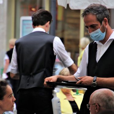 Covid-19 : quels sont les lieux où l'on se contamine le plus ?