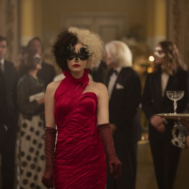 Cruella, avec Emma Stone : affiche et bande-annonce