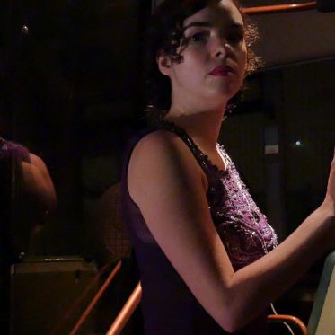 Le Bus Express, l'expérience immersive à bord d'un bus vintage signée Tada! Immersive