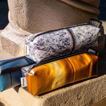 Disneyland Paris : poches, sacs... Découvrez les accessoires upcyclés aux couleurs du Château