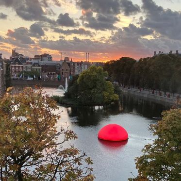 Nuit Blanche 2023 : l'installation 'Sunset in Paris' de Rodrigues & Rijnierse illumine la Seine