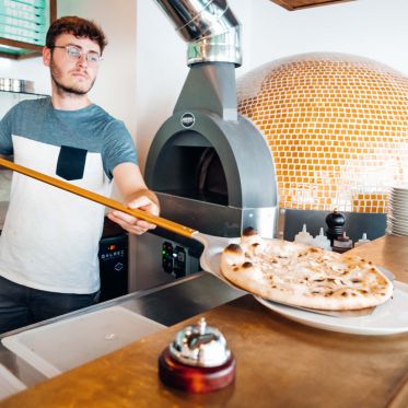 Botza : le nouveau spot gourmand qui sent bon la pizza à deux pas des Buttes Chaumont