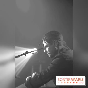 Low Roar en concert au Badaboum