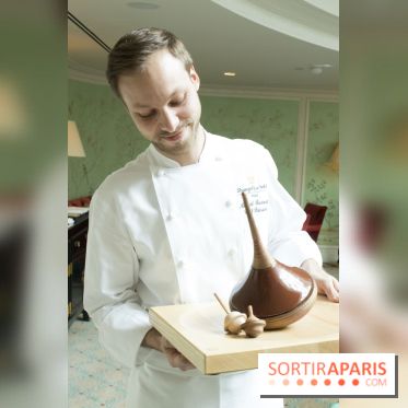 Bûche de Noël toupie du Shangri-La Paris 2017