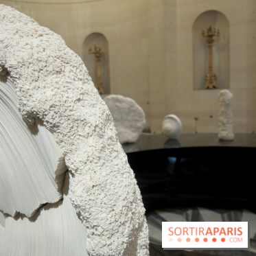 Un monde de plis à la chapelle Expiatoire