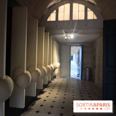 Un monde de plis à la chapelle Expiatoire