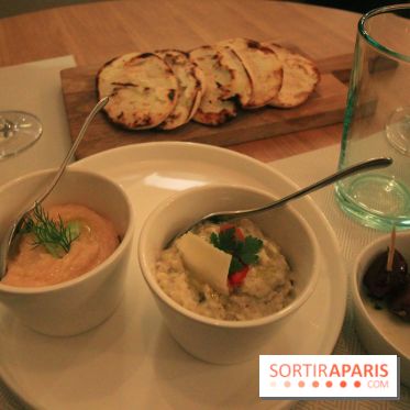 Moussaka, Houmous et olives du Mavrommatis Passy