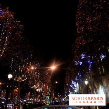 Illuminations des Champs Elysées 2017 avec Lily Rose Depp