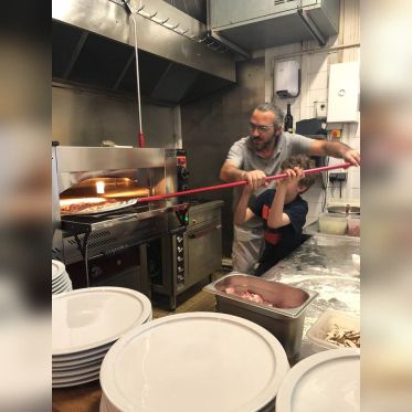 Ouverture de Gianni: la nouvelle pizzeria du 18ème où l'on chante!