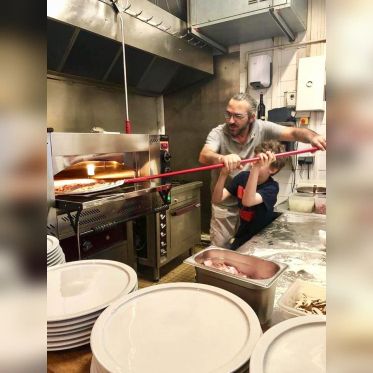 Ouverture de Gianni: la nouvelle pizzeria du 18ème où l'on chante!