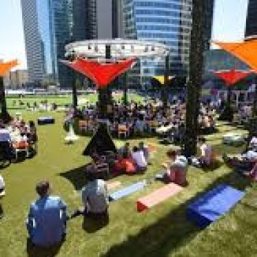 Rooftop Meetic - Events gratuits pour se rencontrer à la Défense 