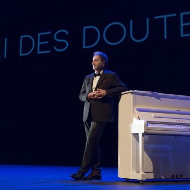 Raymond Devos revisité par François Morel au Rond-Point : J'ai des doutes