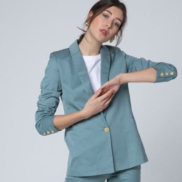 Admise Paris : le tailleur 100% féminin