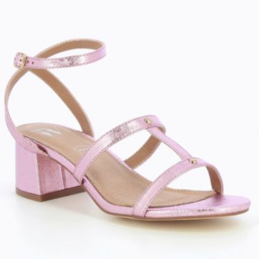 Les chaussures Vanessa Wu s'installent chez Citadium pour l'été