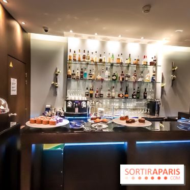 Tea-time Hotel Duo by Kevin Lacote