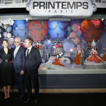 Les Vitrines de Noël du Printemps 2012 avec Marion Cotillard et Dior