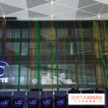 Claude Lévêque installe une œuvre à l'UGC Velizy