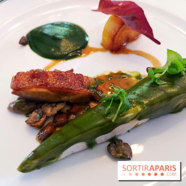 Le Laurent - Volaille Culoiselle, sauce suprême à l'estragon, arlette de pomme de terre confite et mousserons des prés