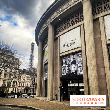 JR installe des portraits sur le Palais d'Iéna