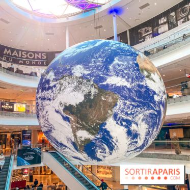 Gaïa de Luke Jerram à Beaugrenelle