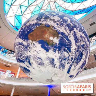 Gaïa de Luke Jerram à Beaugrenelle