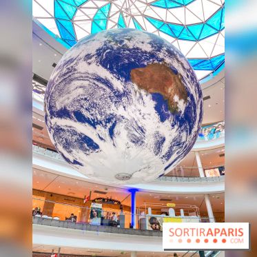 Gaïa de Luke Jerram à Beaugrenelle