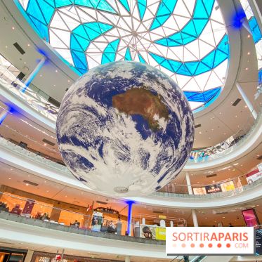 Gaïa de Luke Jerram à Beaugrenelle