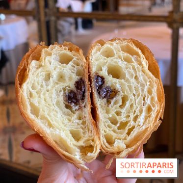 Le petit-déjeuner du Meurice Paris avec les viennoiseries de Cédric Grolet - pain au chocolat