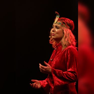 Constance, une humoriste libre et indépendante