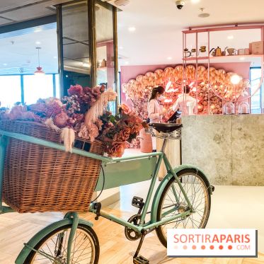 Elan café, le célèbre salon de thé rose aux Galeries Lafayette