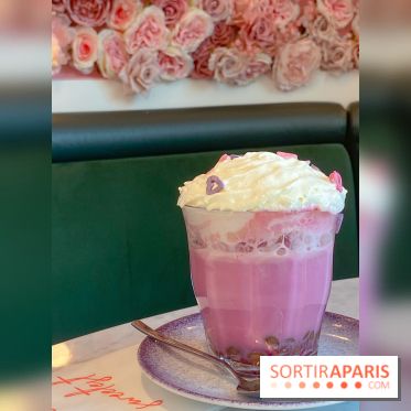Elan café, le célèbre salon de thé rose aux Galeries Lafayette