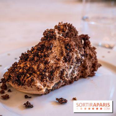 Photos : Bûche de Noël du Plaza Athénée 2021 et galette des rois 2022