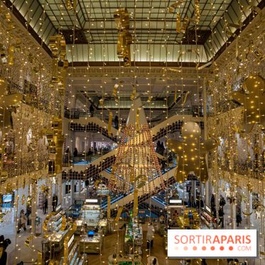 Photos : les vitrines et décorations de Noël du Bon Marché 2021