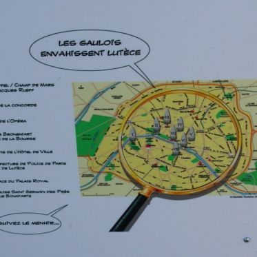 astérix exposition urbaine : "les gaulois envahissent Lutèce". 50 ans Astérix