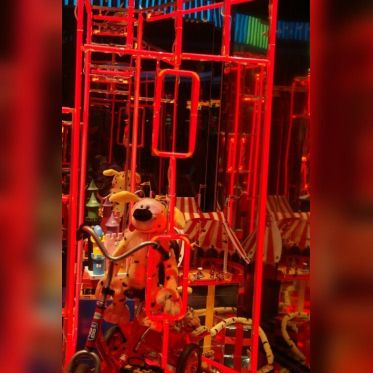 Le BHV illuminé par Beth Ditto et Jean-Charles de Castelbajac - Noël 2009